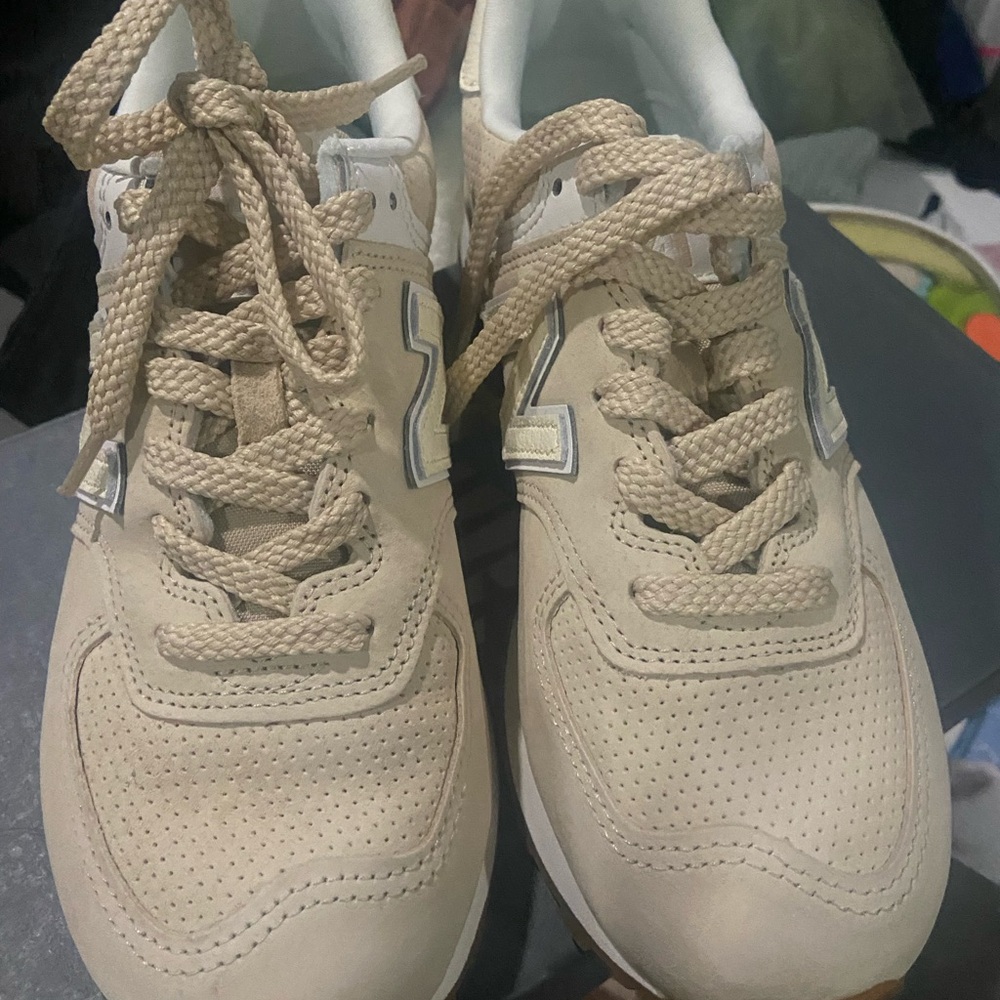 New Balance - Picture 2 of 4
